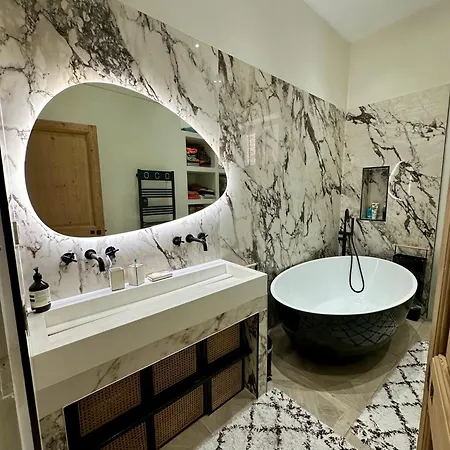 Апартаменты Divine Idylle Luxe 3 Chambres, Terrasse 130m2, Jacuzzi, Clim Plein Centre Экс-ан-Прованс